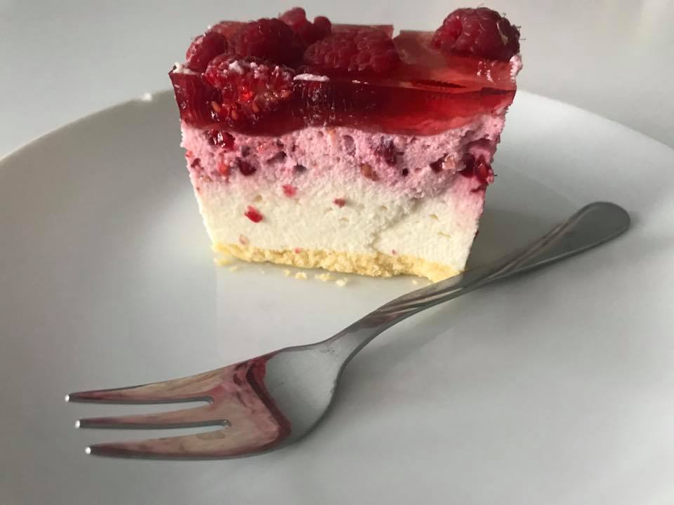 MALINOWY SERNIK NA ZIMNO