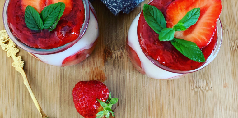 WANILIOWY PUDDING RYŻOWY Z FRUŻELINĄ TRUSKAWKOWĄ