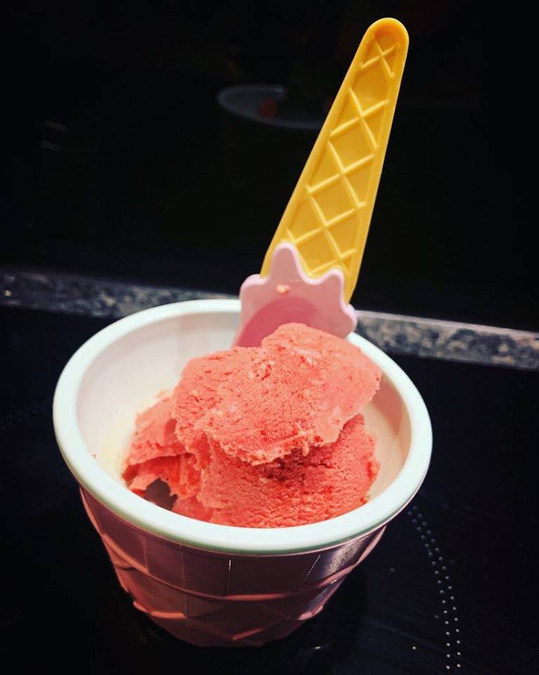 LODY TRUSKAWKOWE Z BIAŁĄ CZEKOLADĄ