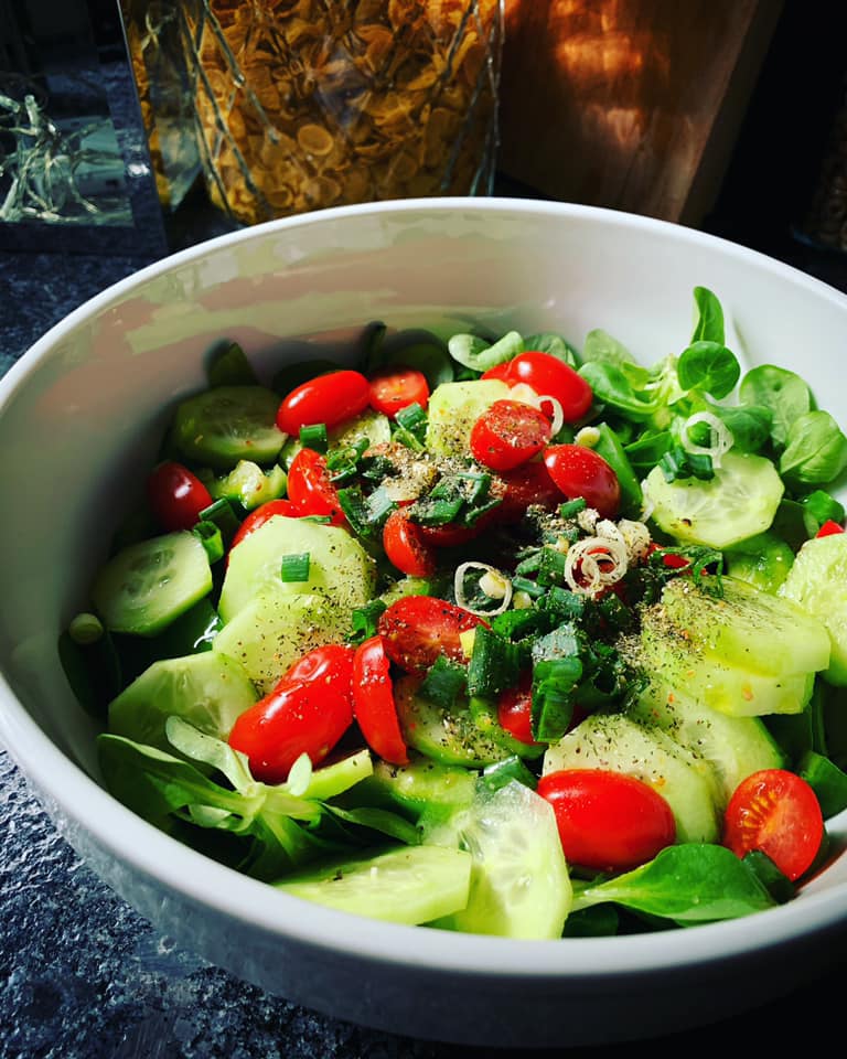 SAŁATKA Z ROSZPONKĄ