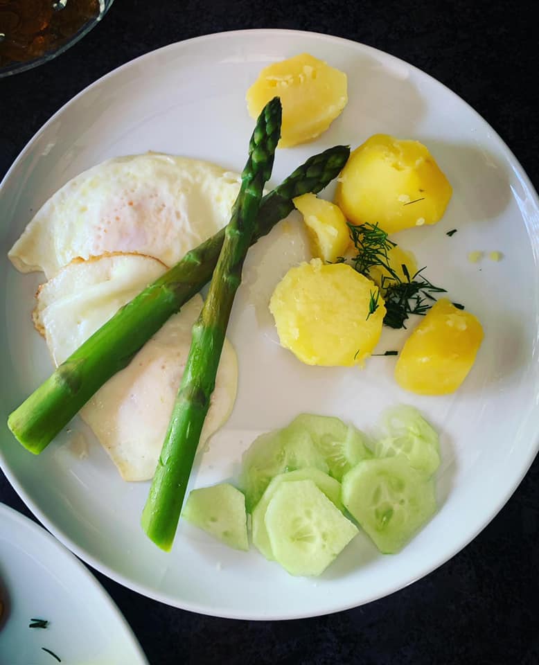 JAJO SADZONE Z MŁODYMI ZIEMNIAKAMI