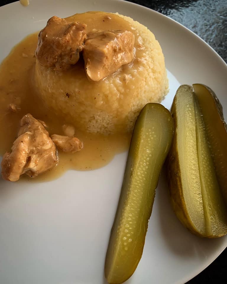 KURCZAK W SOSIE WŁASNYM Z KASZĄ KUS KUS