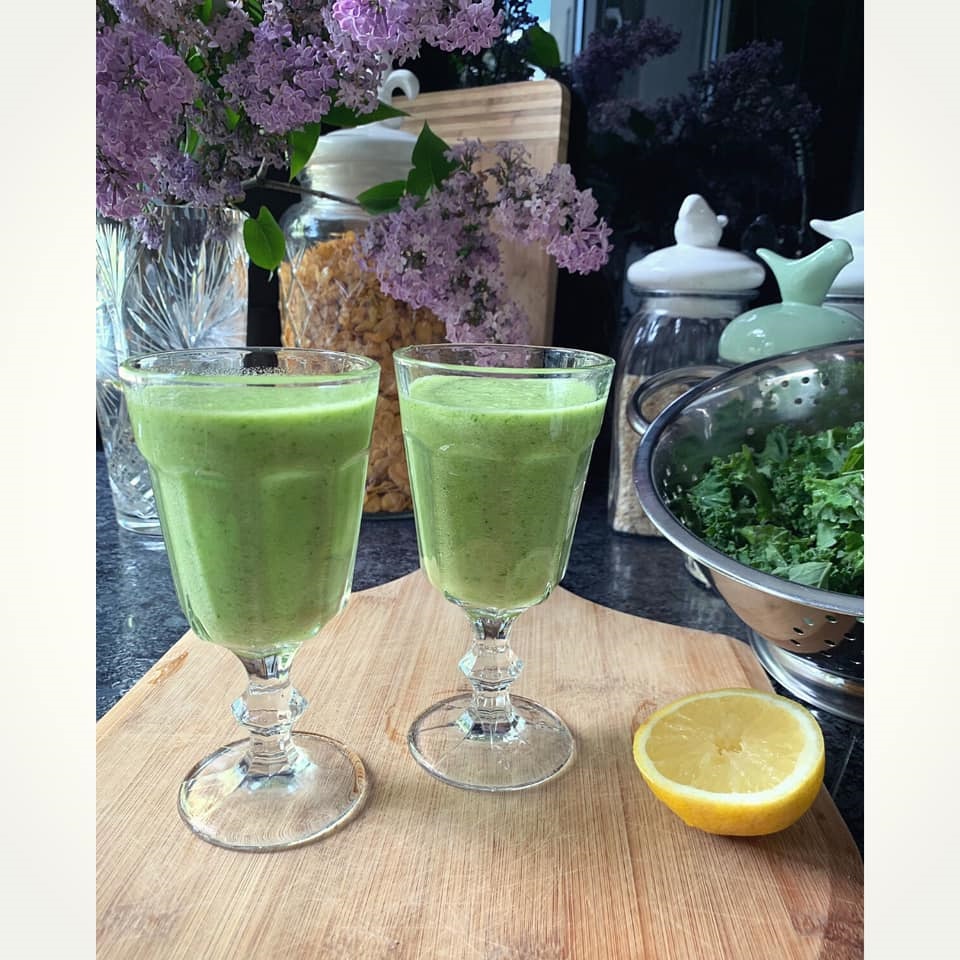 SMOOTHIE Z JARMUŻU I ANANASA