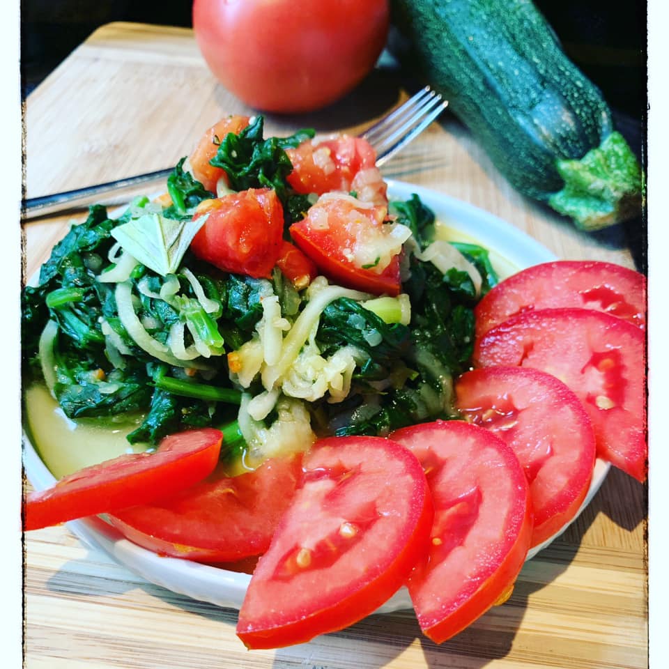 SPAGHETTI Z CUKINII Z POMIDORAMI