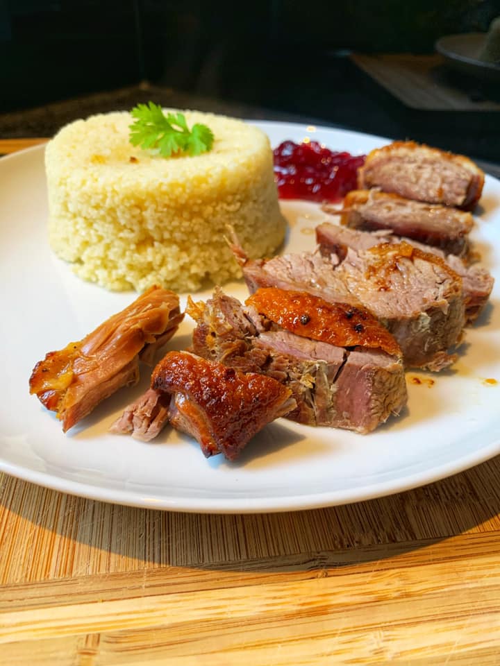 PIERŚ Z KACZKI Z ŻURAWINĄ I KASZĄ KUSKUS