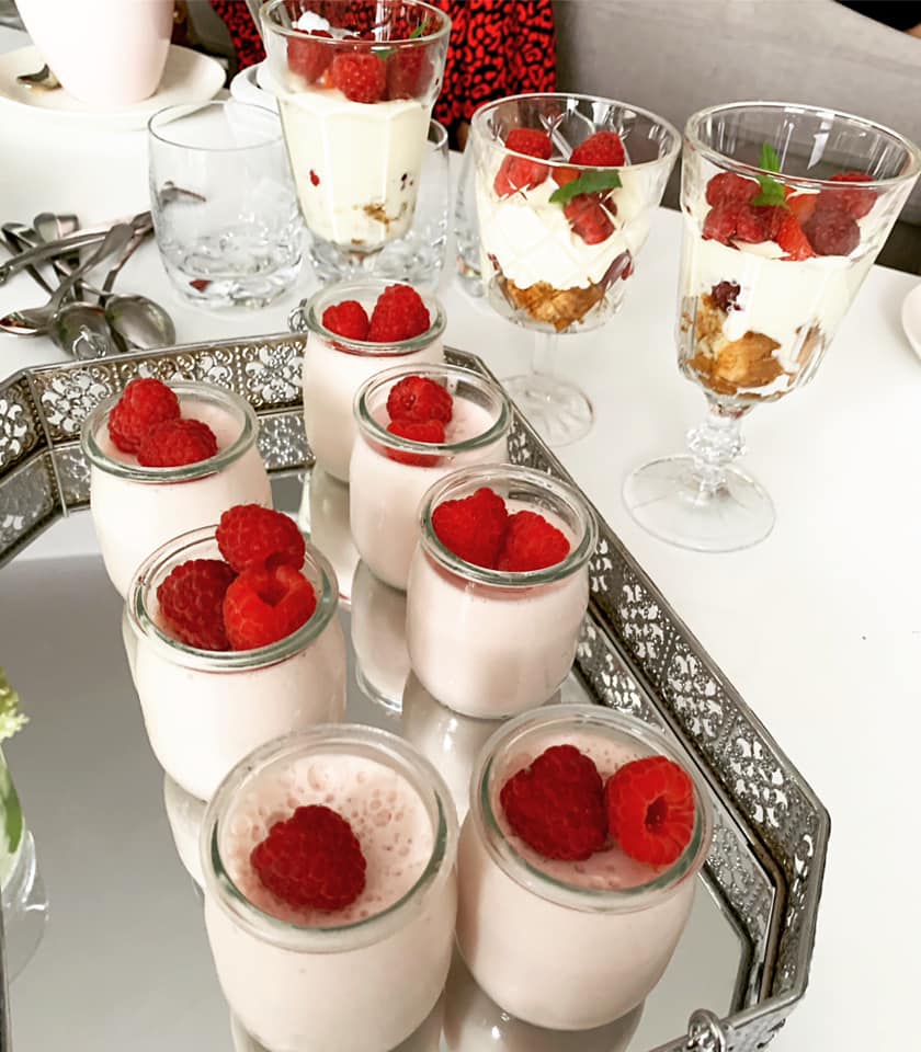 MLECZNA PIANKA MALINOWA – mini deserki