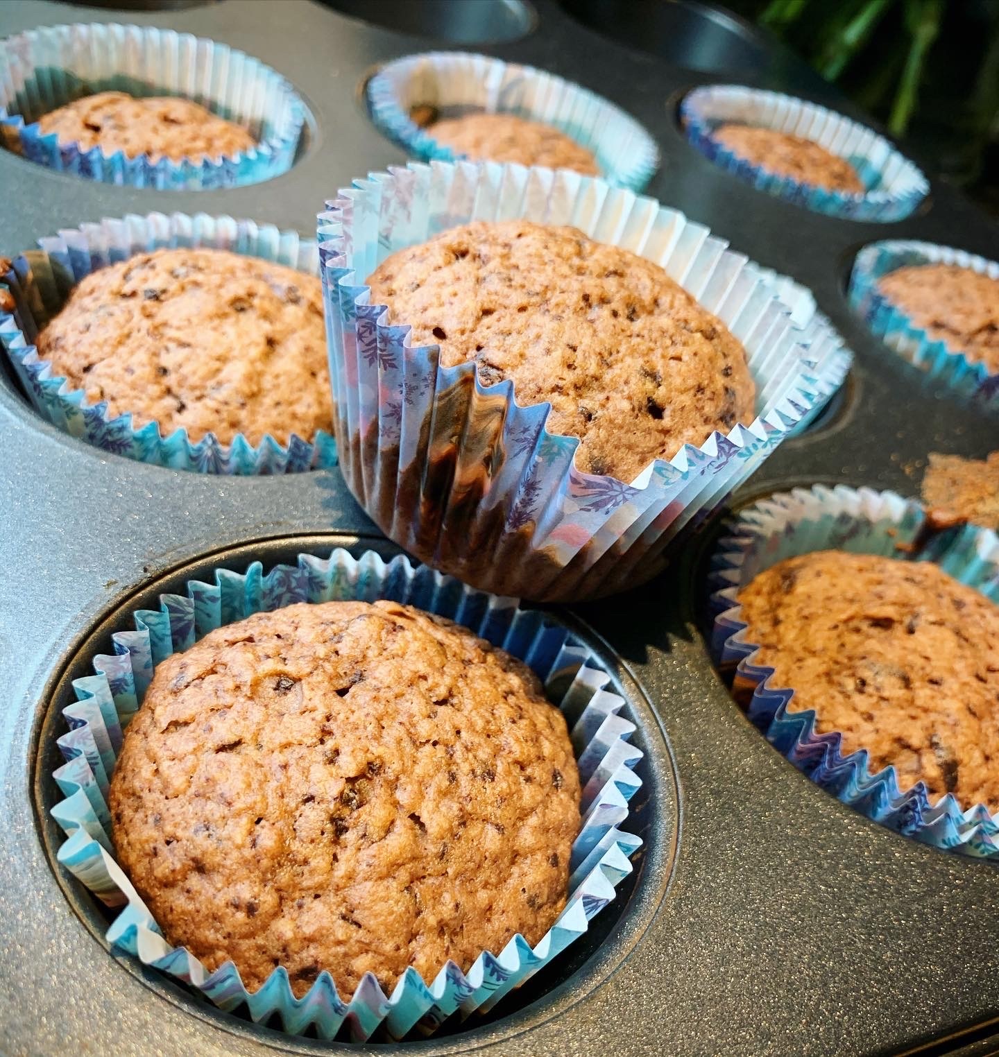 MUFFINY OWSIANE Z BANANAMI I GORZKĄ CZEKOLADĄ