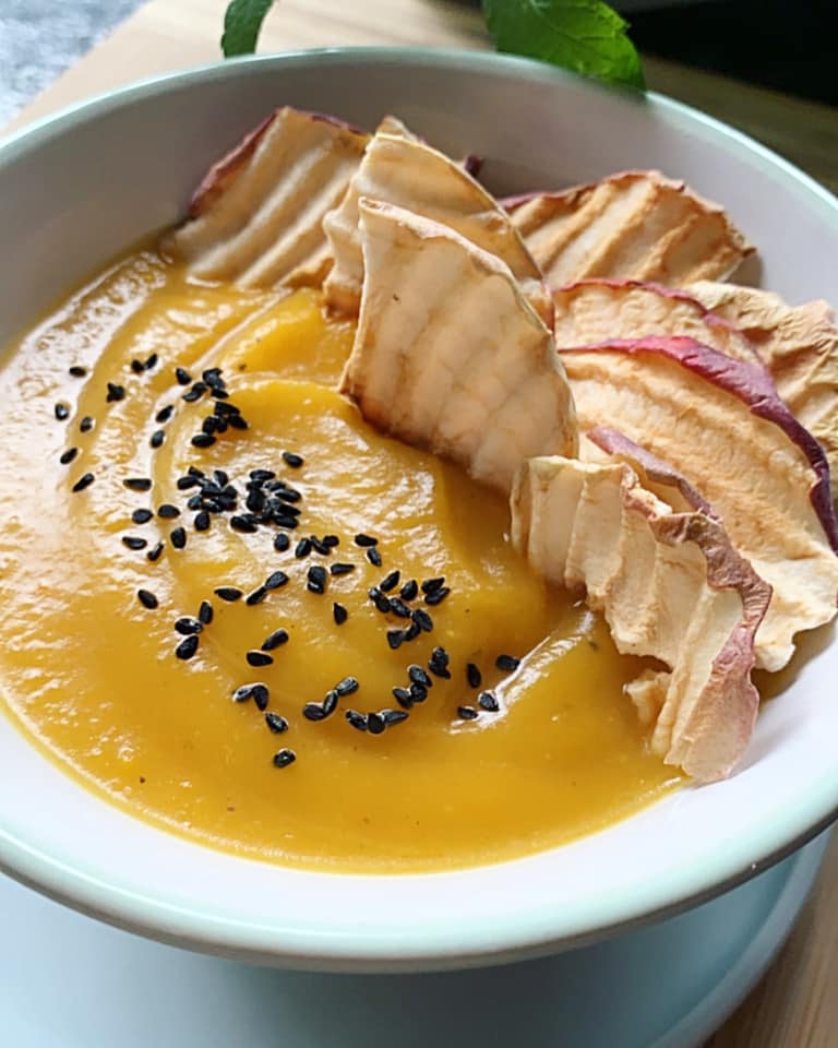 KREM Z DYNI Z CHIPSAMI JABŁKOWYMI