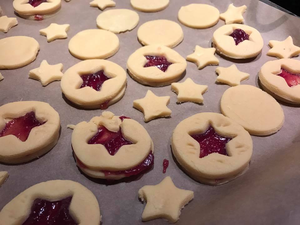 KRUCHE CIASTECZKA Z GWIAZDKAMI