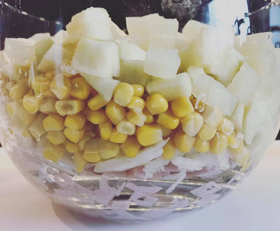 SAŁATKA Z SZYNKĄ I ANANASEM