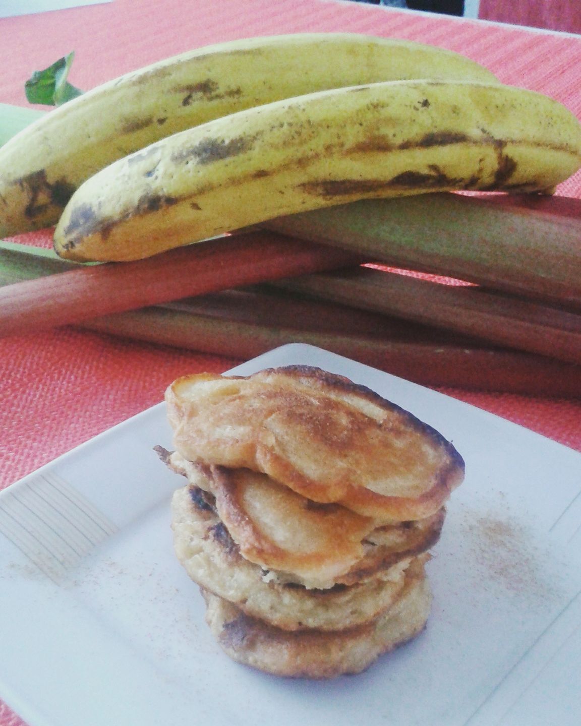 PLACUSZKI Z RABARBAREM I BANANEM