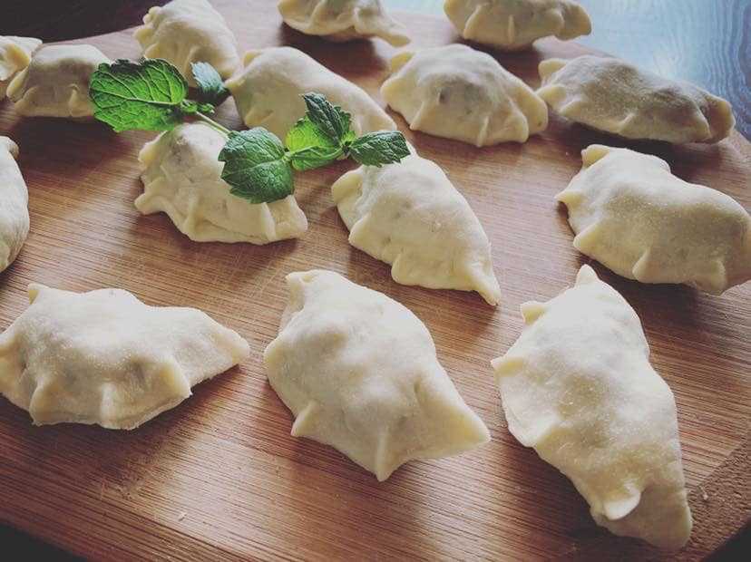 PIEROGI Z KAPUSTĄ I PIECZARKAMI