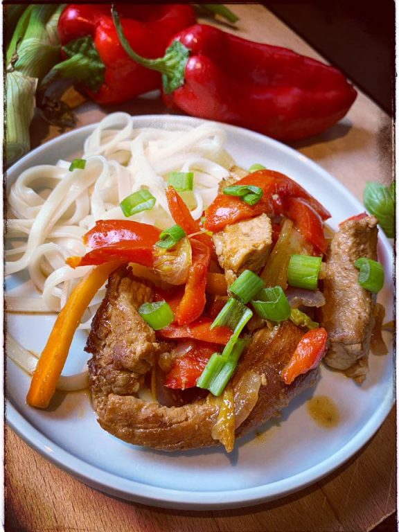 WIEPRZOWINA Z WARZYWAMI