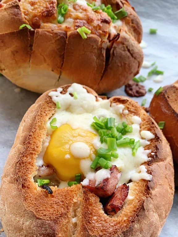 ZAPIEKANE JAJKO W BUŁCE