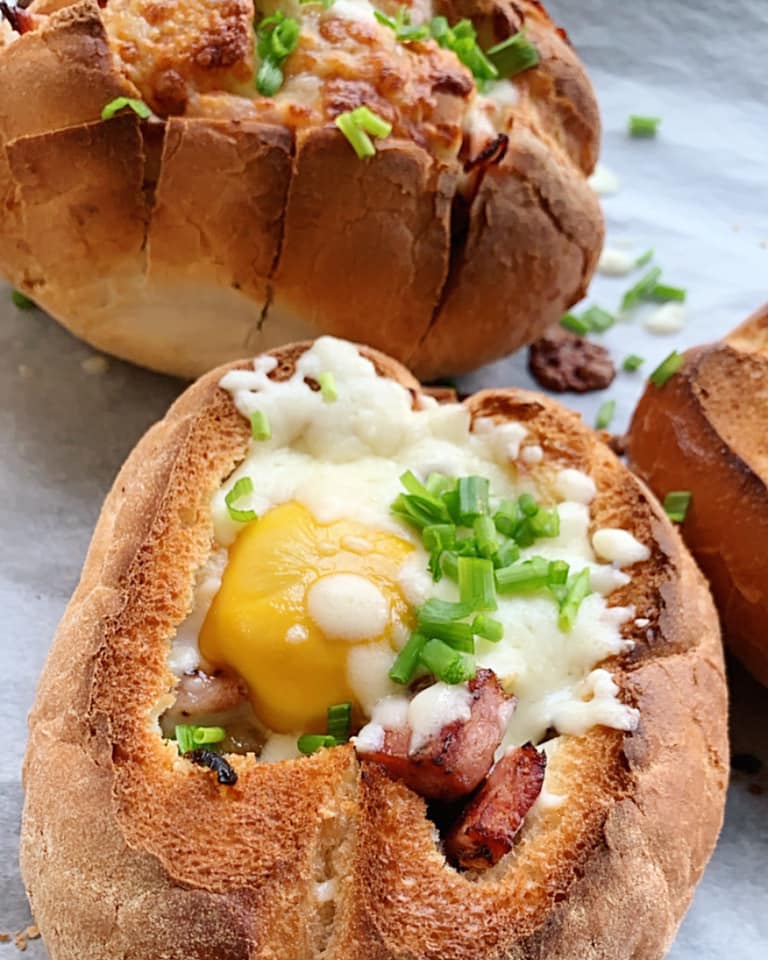 zapiekane jajko w bułce