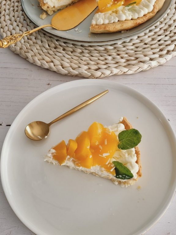 TARTA Z MASCARPONE I BRZOSKWINIAMI