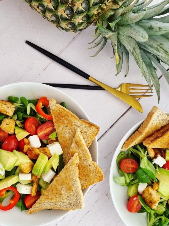 SAAŁATKA GRECKA Z INDYKIEM