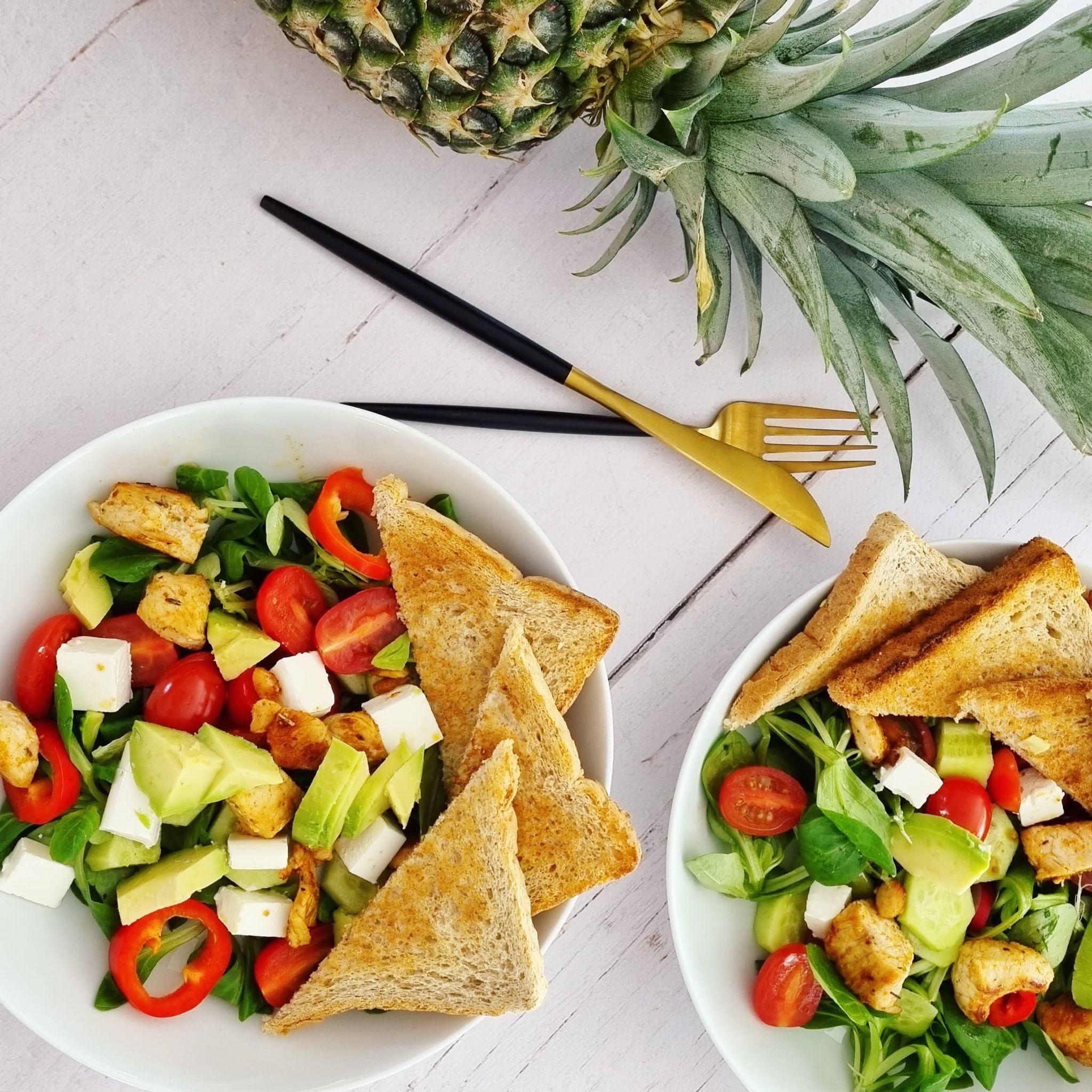 SAAŁATKA GRECKA Z INDYKIEM