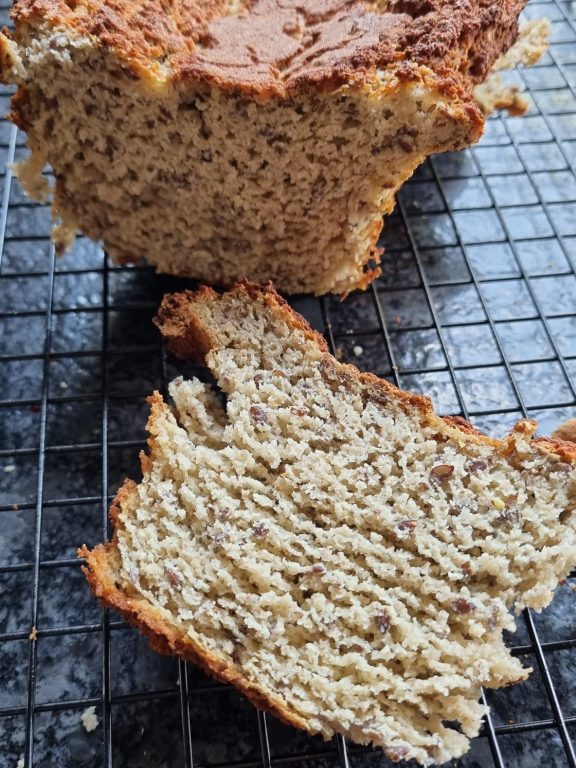 GRYCZANY BEZGLUTENOWY CHLEB Z JABŁKIEM