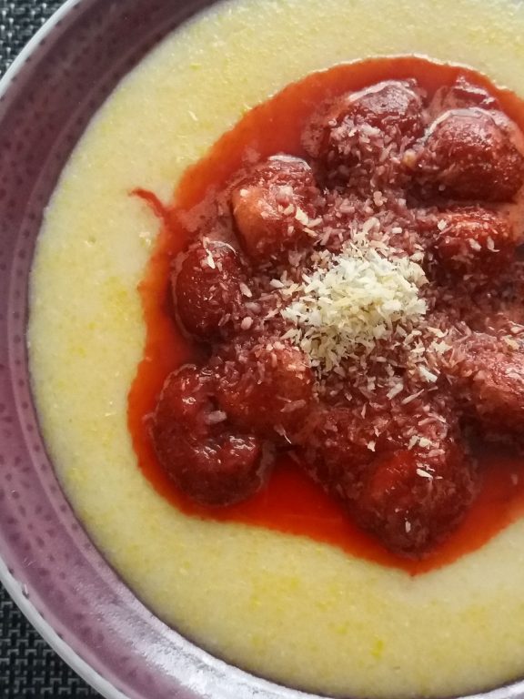 POMARAŃCZOWA POLENTA Z TRUSKAWKAMI