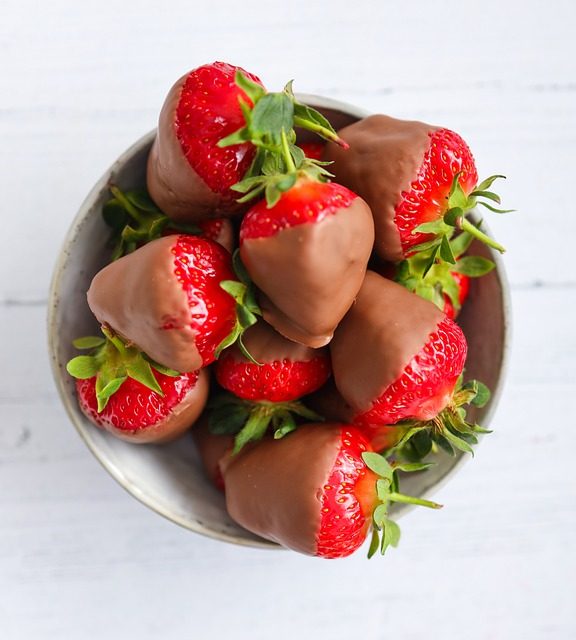 TRUSKAWKI W CZEKOLADZIE