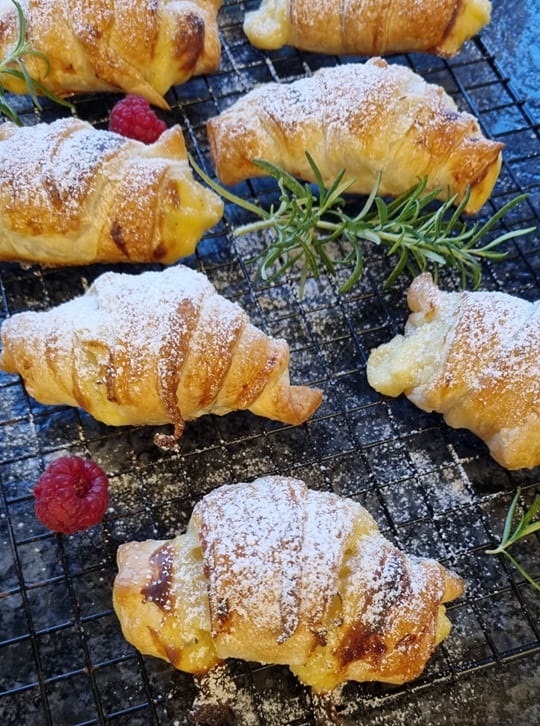 EKSPRESOWE ROGALIKI Z CIASTA FRANCUSKIEGO