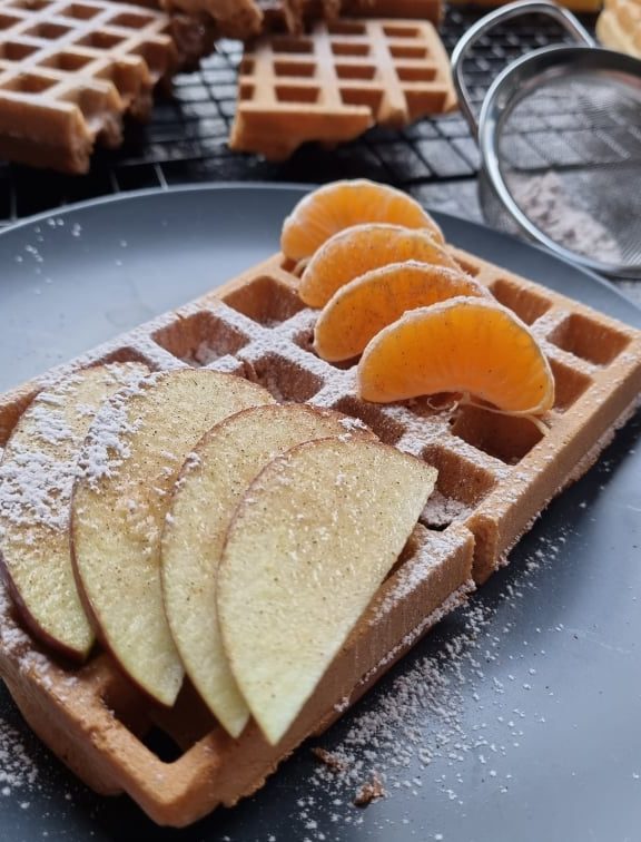 GOFRY PIERNIKOWE Z CUKREM PUDREM CYNAMONOWYM