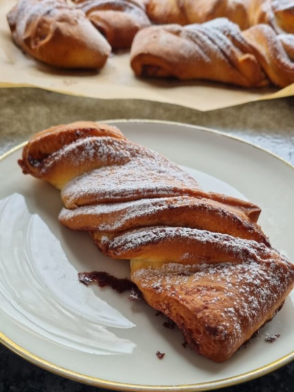 BUŁKI SŁODKIE Z CYNAMONEM