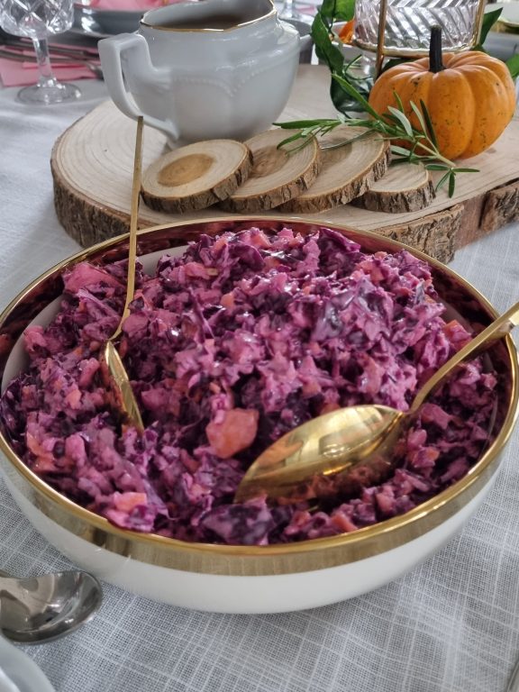 SURÓWKA COLESLAW Z CZERWONEJ KAPUSTY
