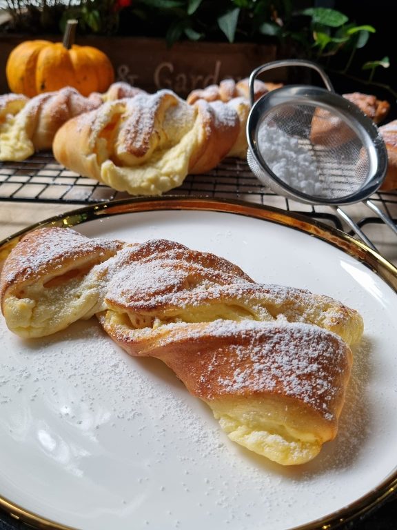 BUŁKI SŁODKIE Z SEREM