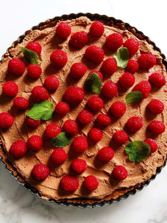 Czekoladowa tarta z malinami